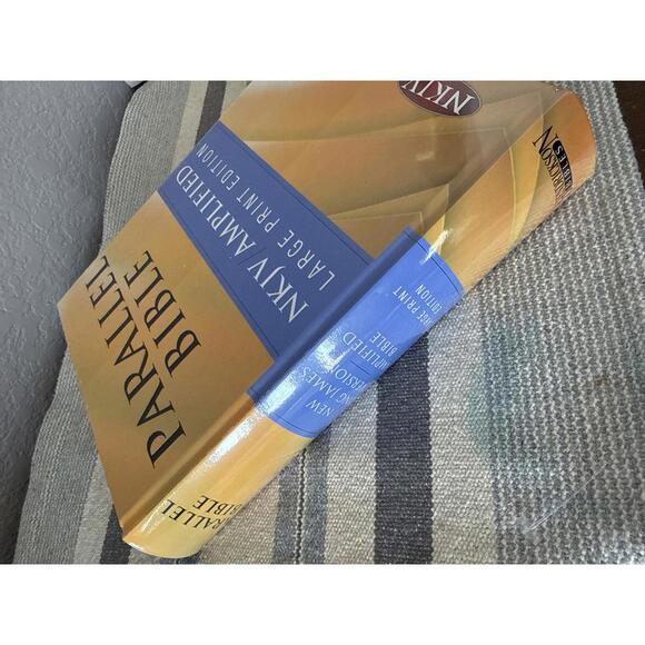 Parallel Bible NKJV Amplified Large Print Edition - Picture 3 of 4